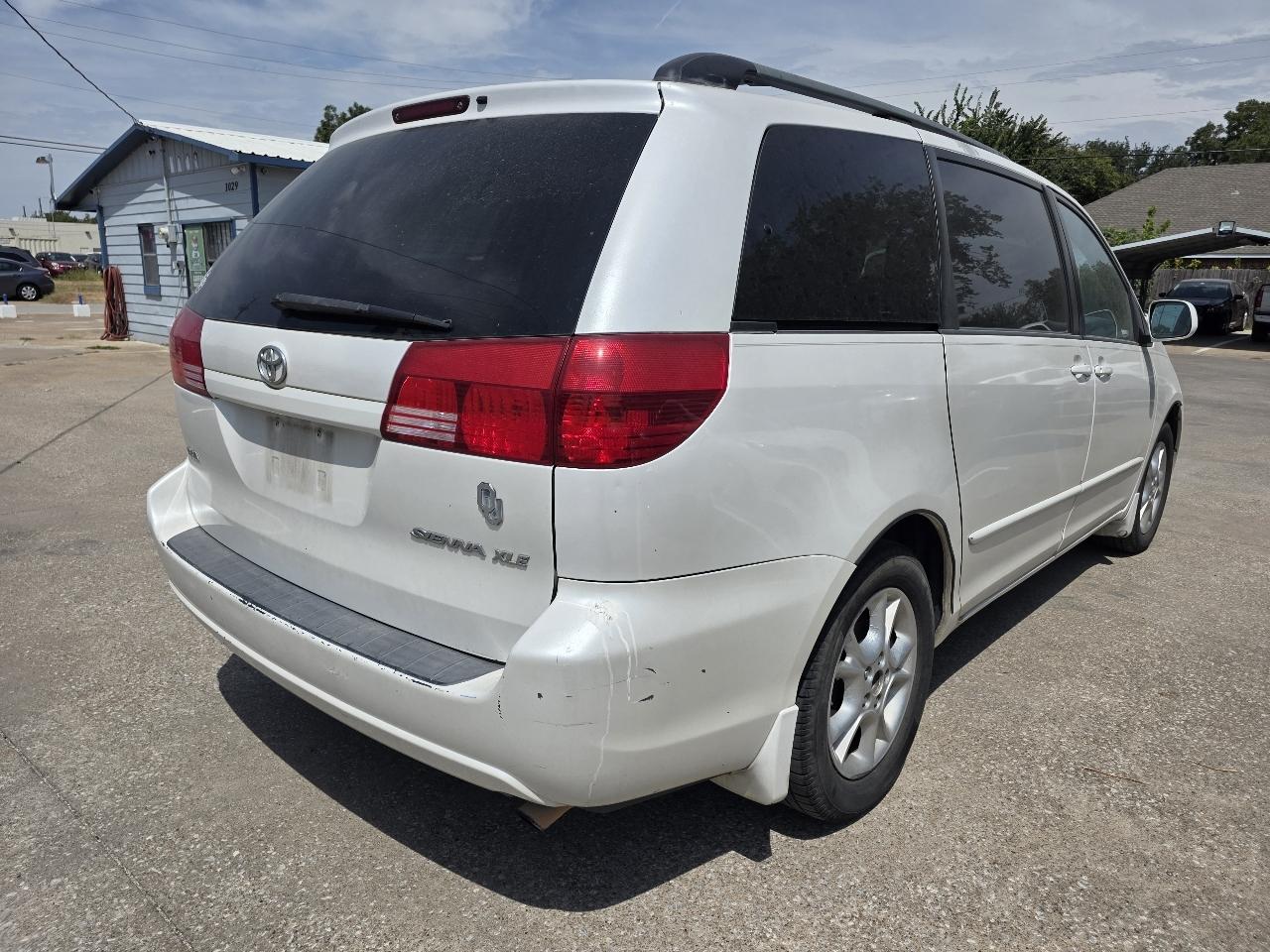 Toyota Sienna XLE 2004