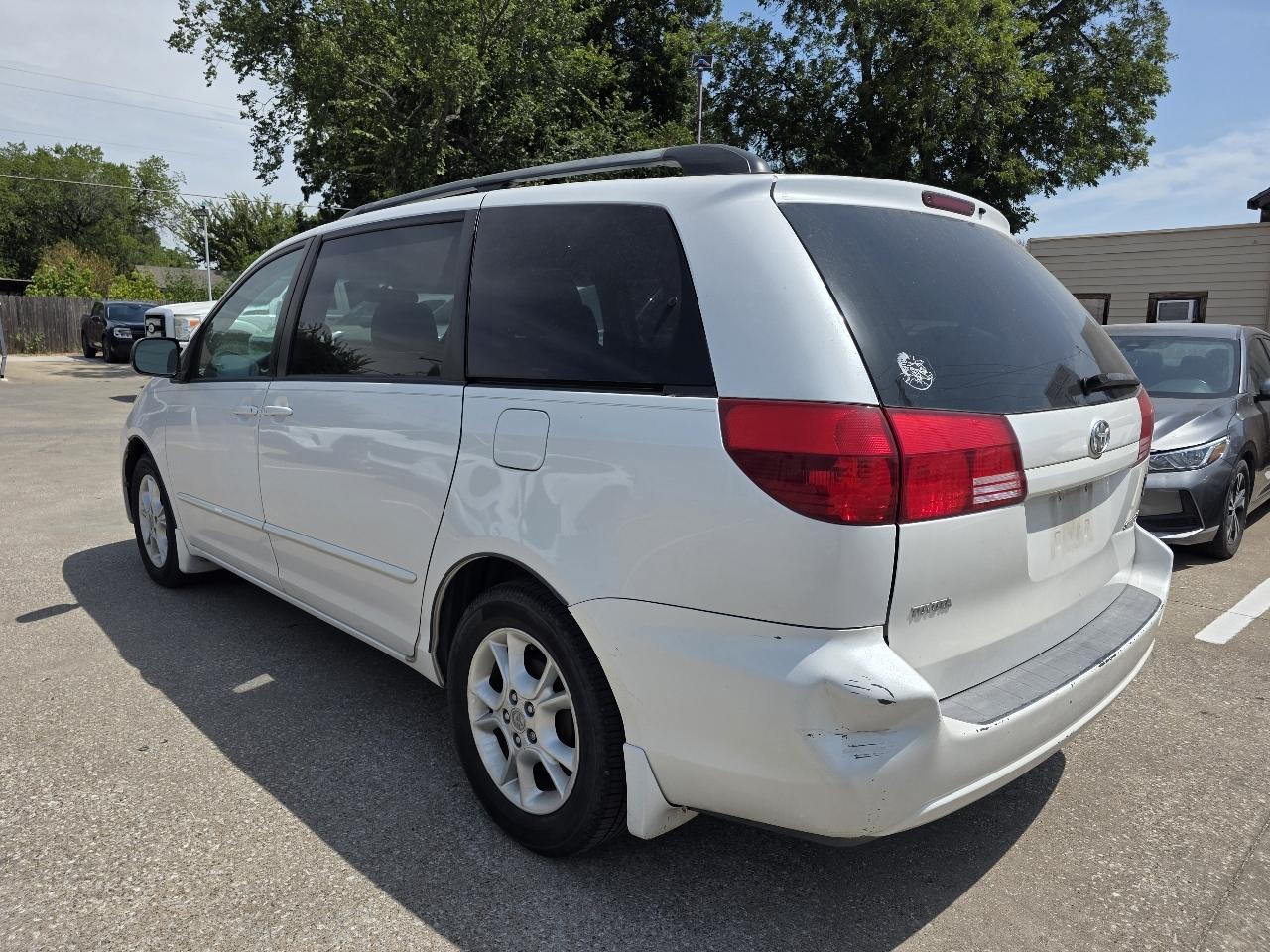 Toyota Sienna XLE 2004