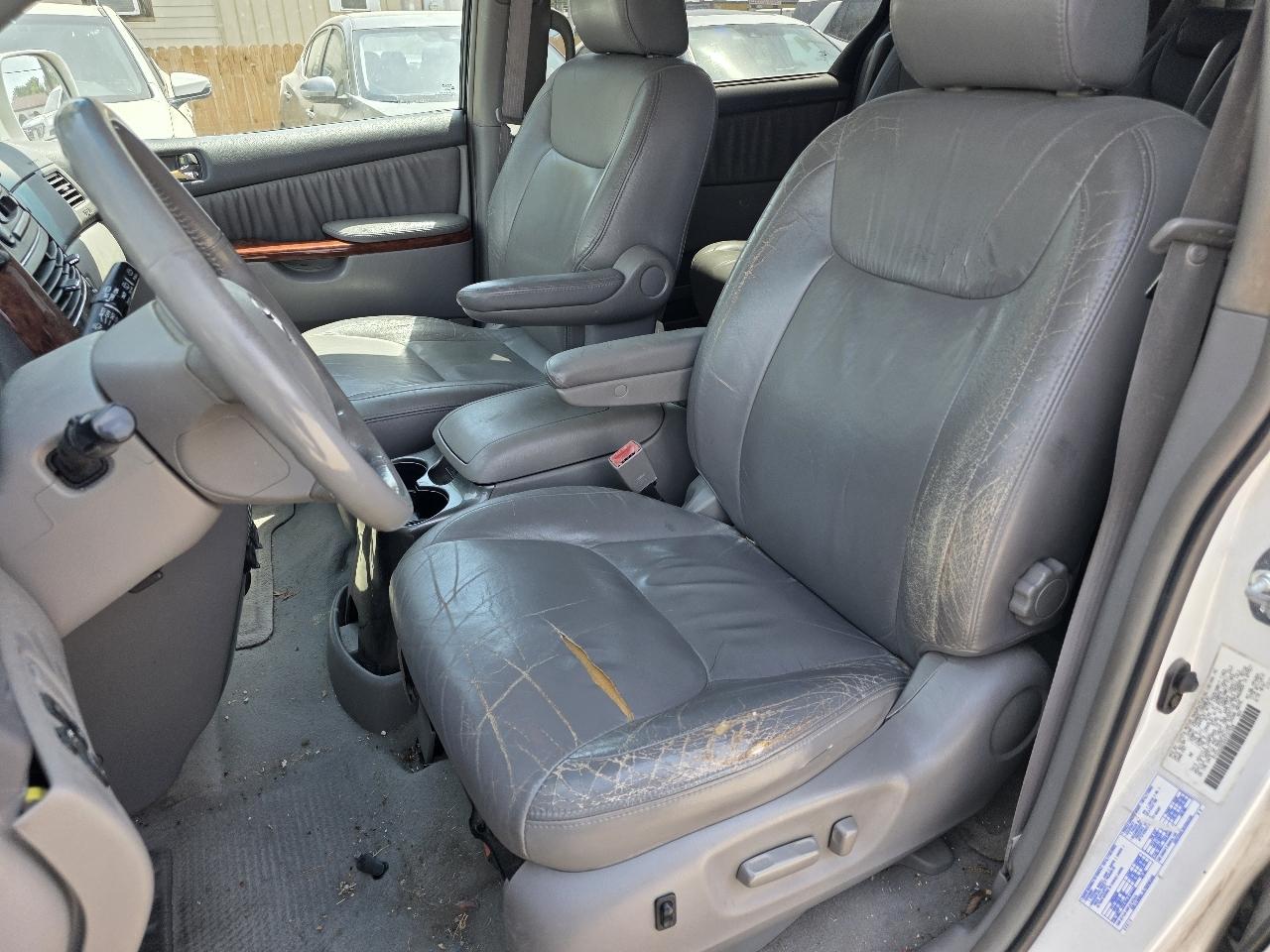 Toyota Sienna XLE 2004