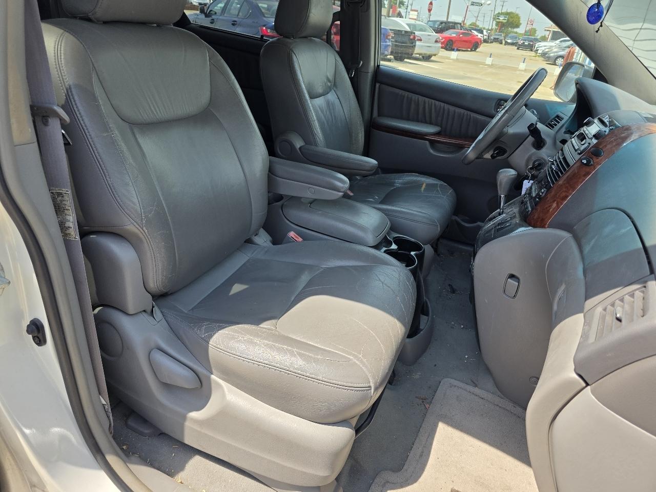 Toyota Sienna XLE 2004