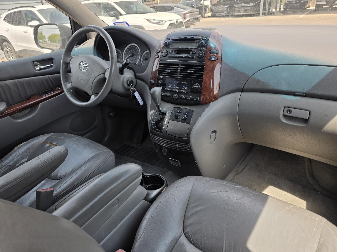 Toyota Sienna XLE 2004