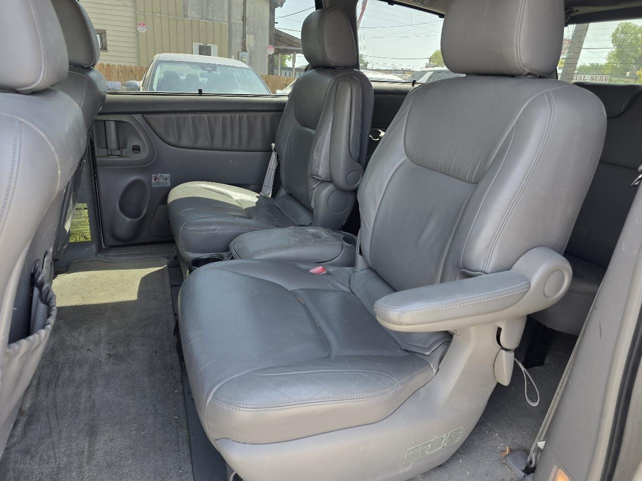 Toyota Sienna XLE 2004
