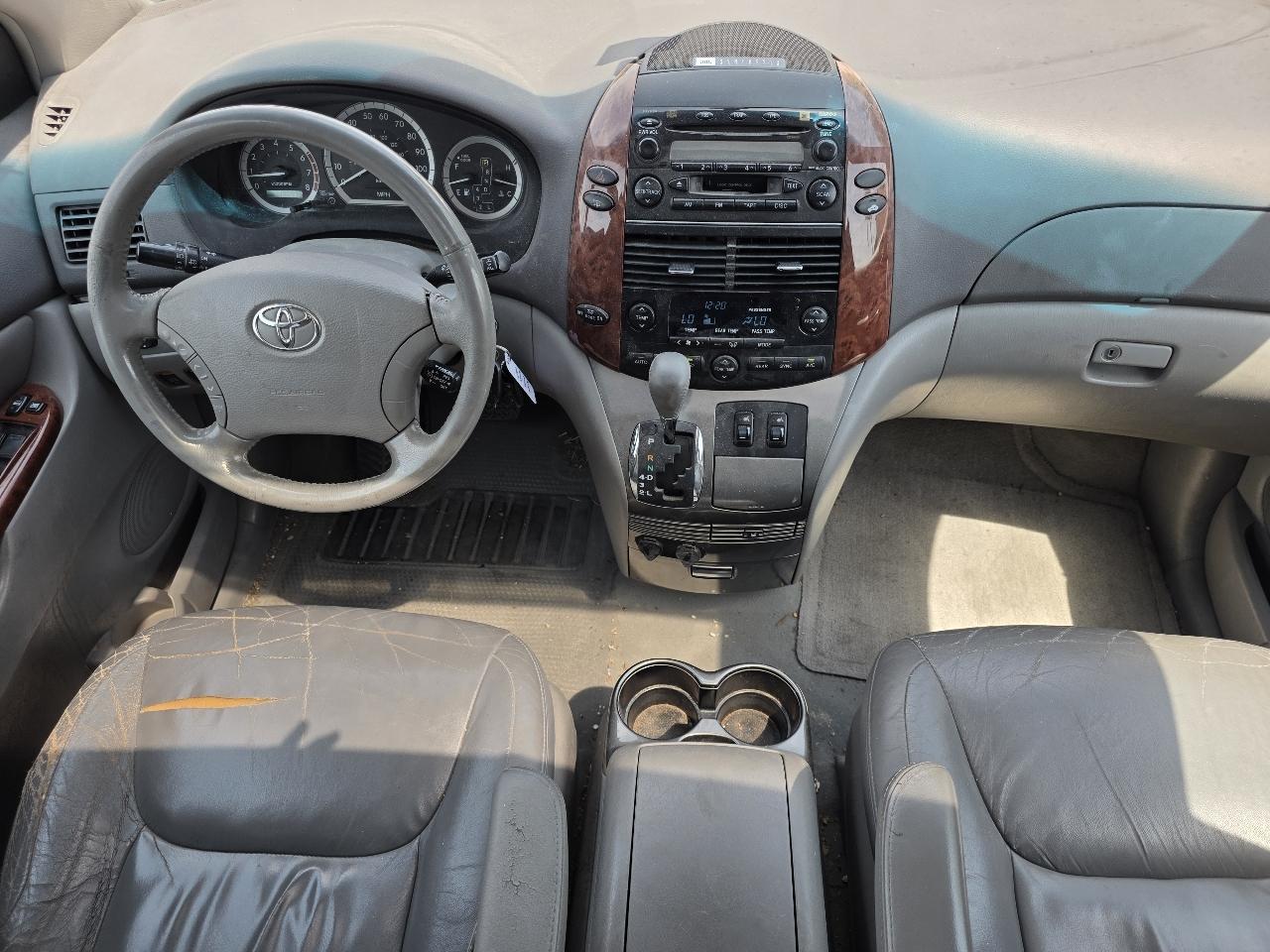 Toyota Sienna XLE 2004