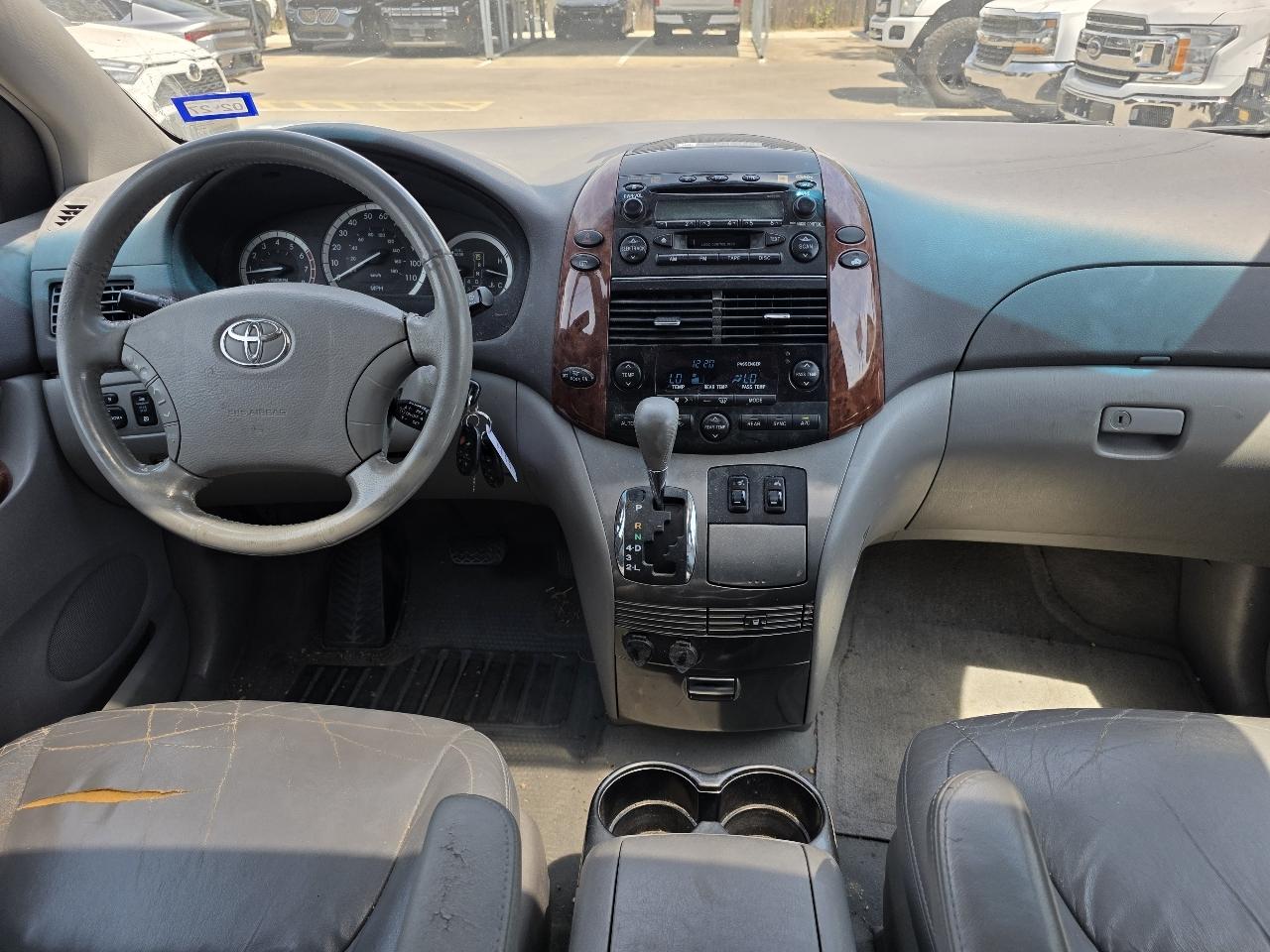Toyota Sienna XLE 2004