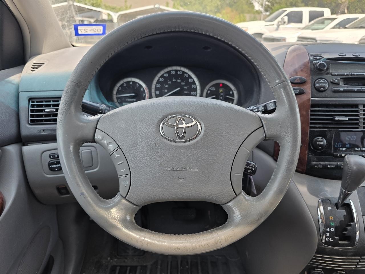 Toyota Sienna XLE 2004