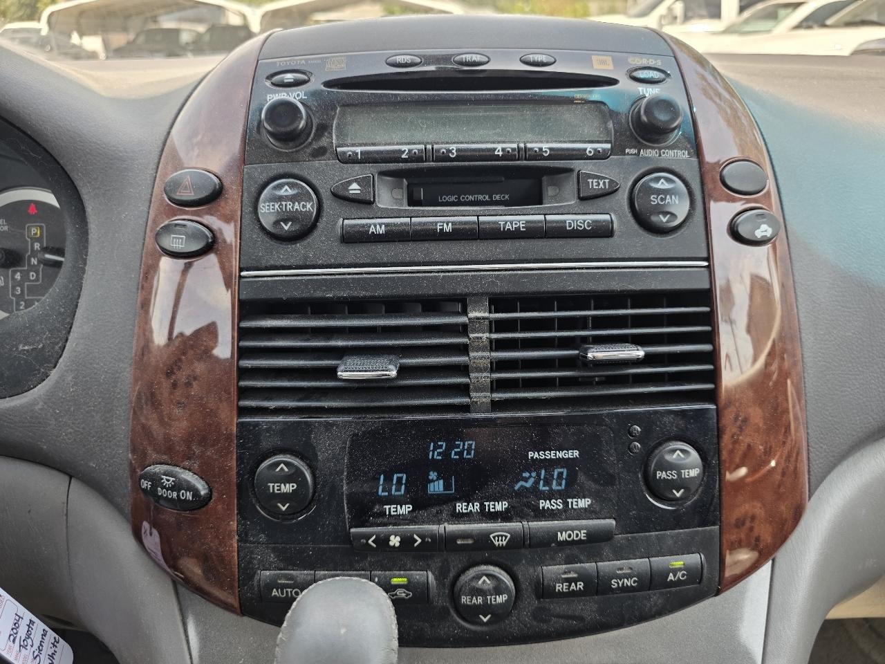 Toyota Sienna XLE 2004