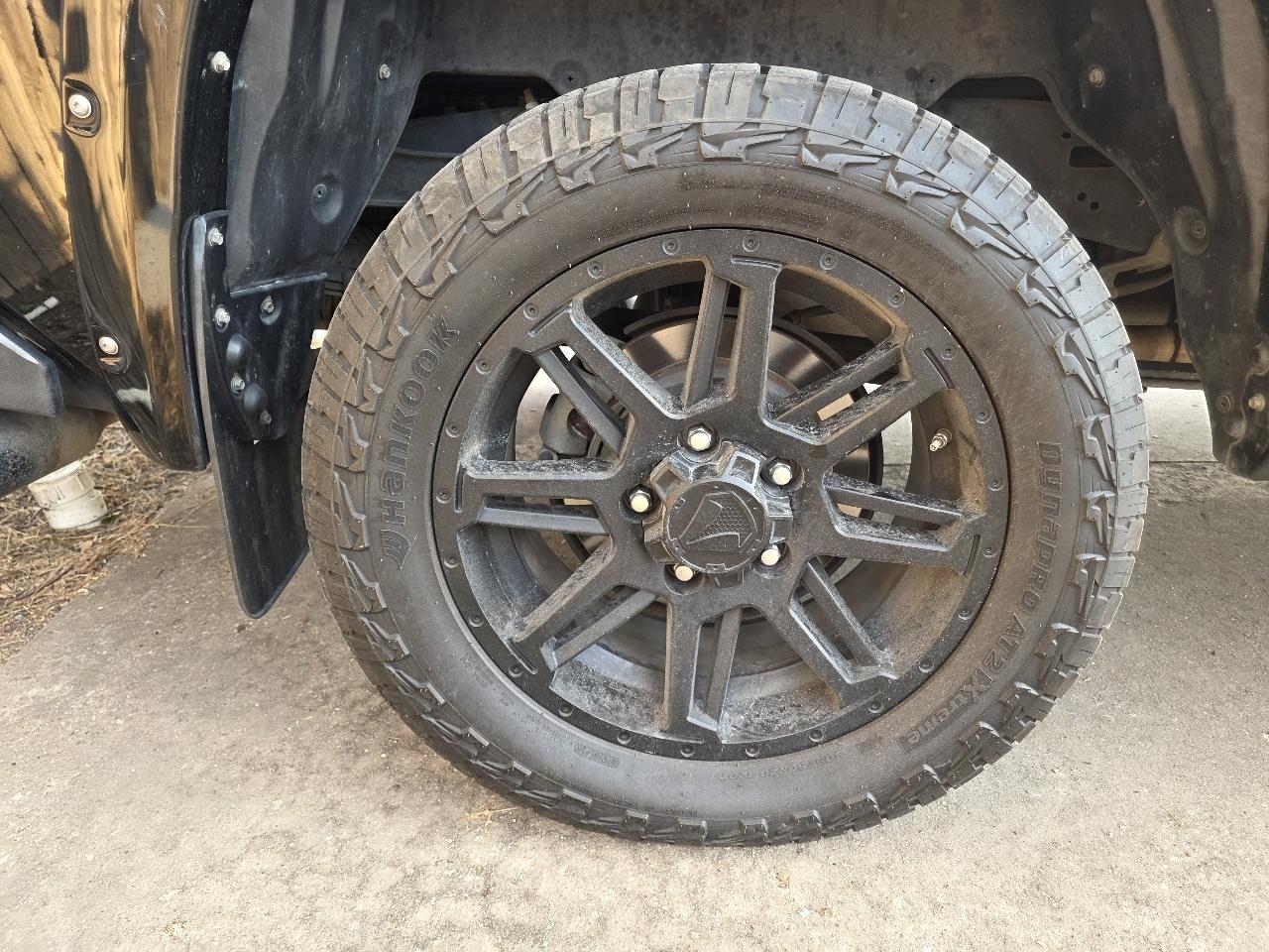 Toyota Tundra photo 11