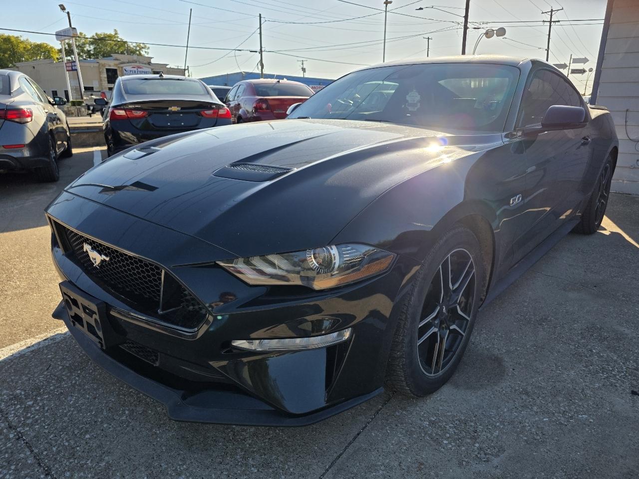 Ford Mustang photo 2
