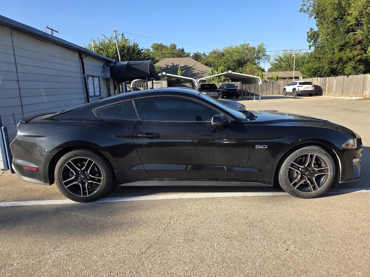 Ford Mustang photo 6