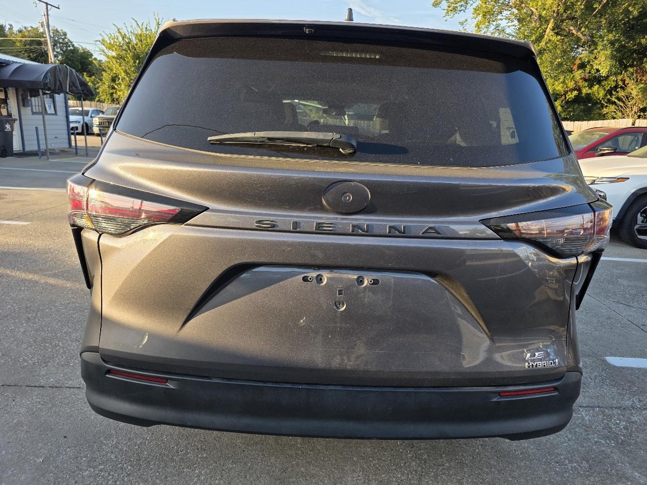 Toyota Sienna LE 8-Passenger 2024