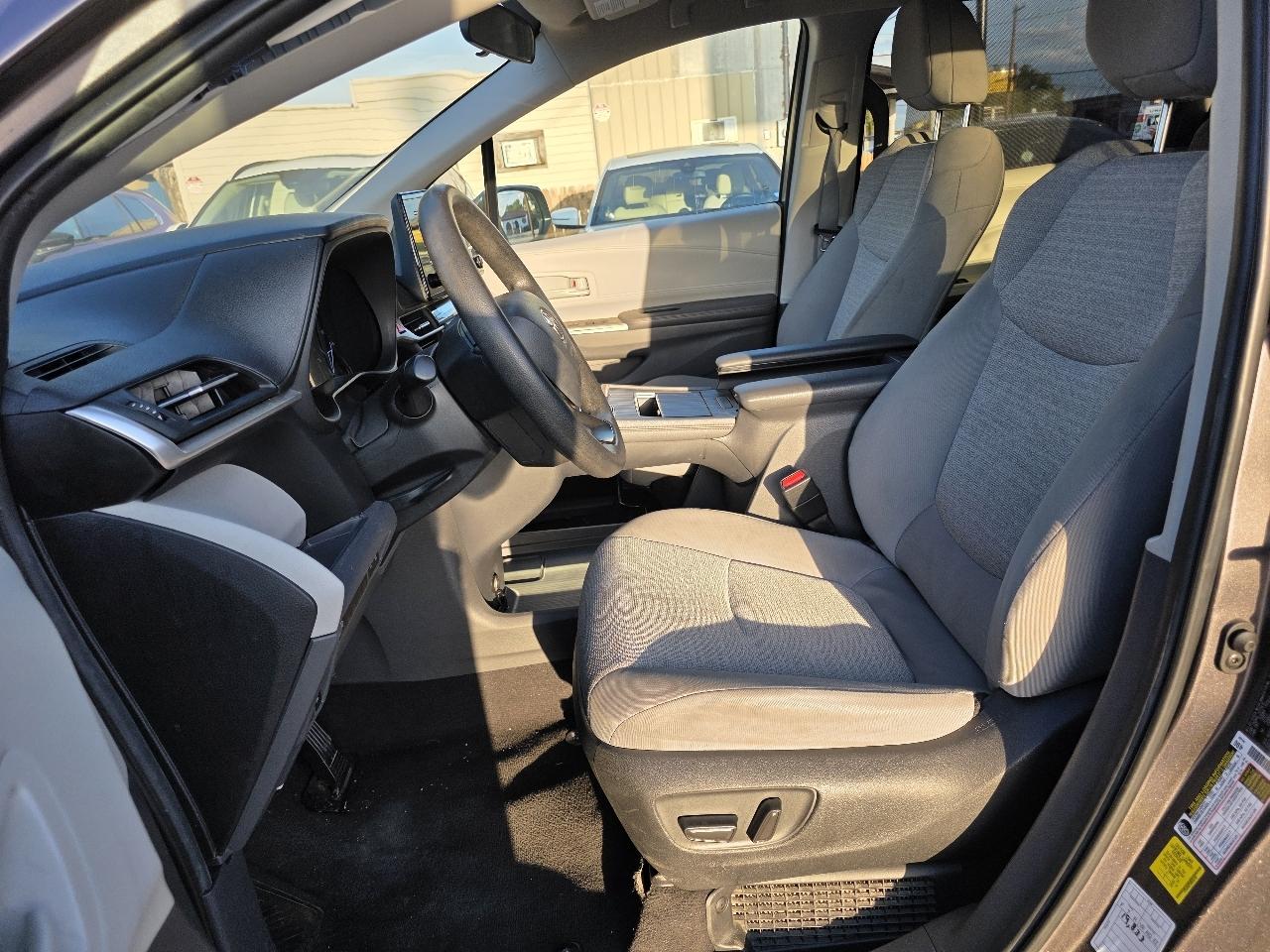 Toyota Sienna LE 8-Passenger 2024