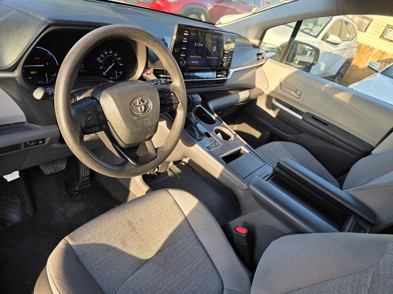 Toyota Sienna LE 8-Passenger 2024
