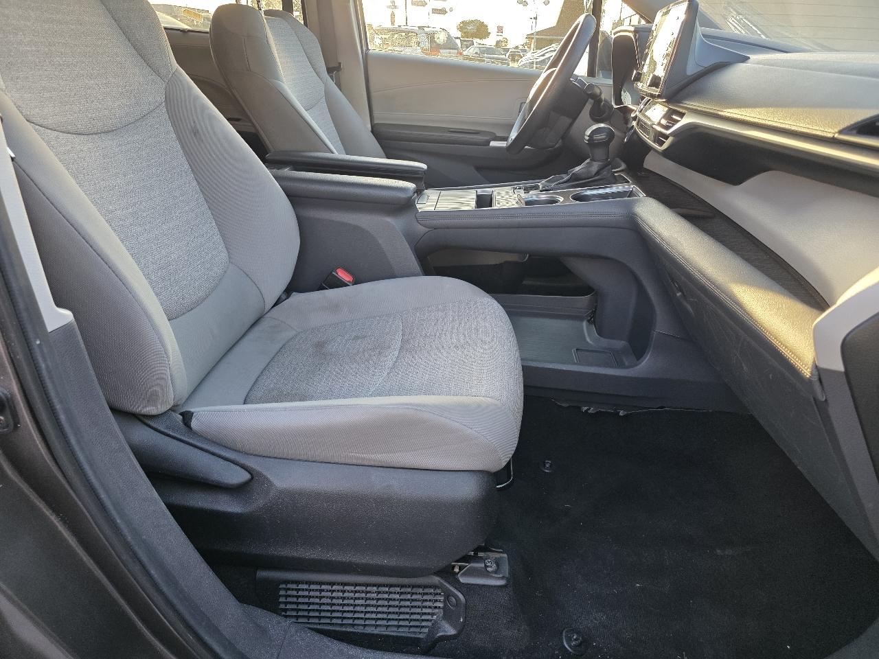 Toyota Sienna LE 8-Passenger 2024
