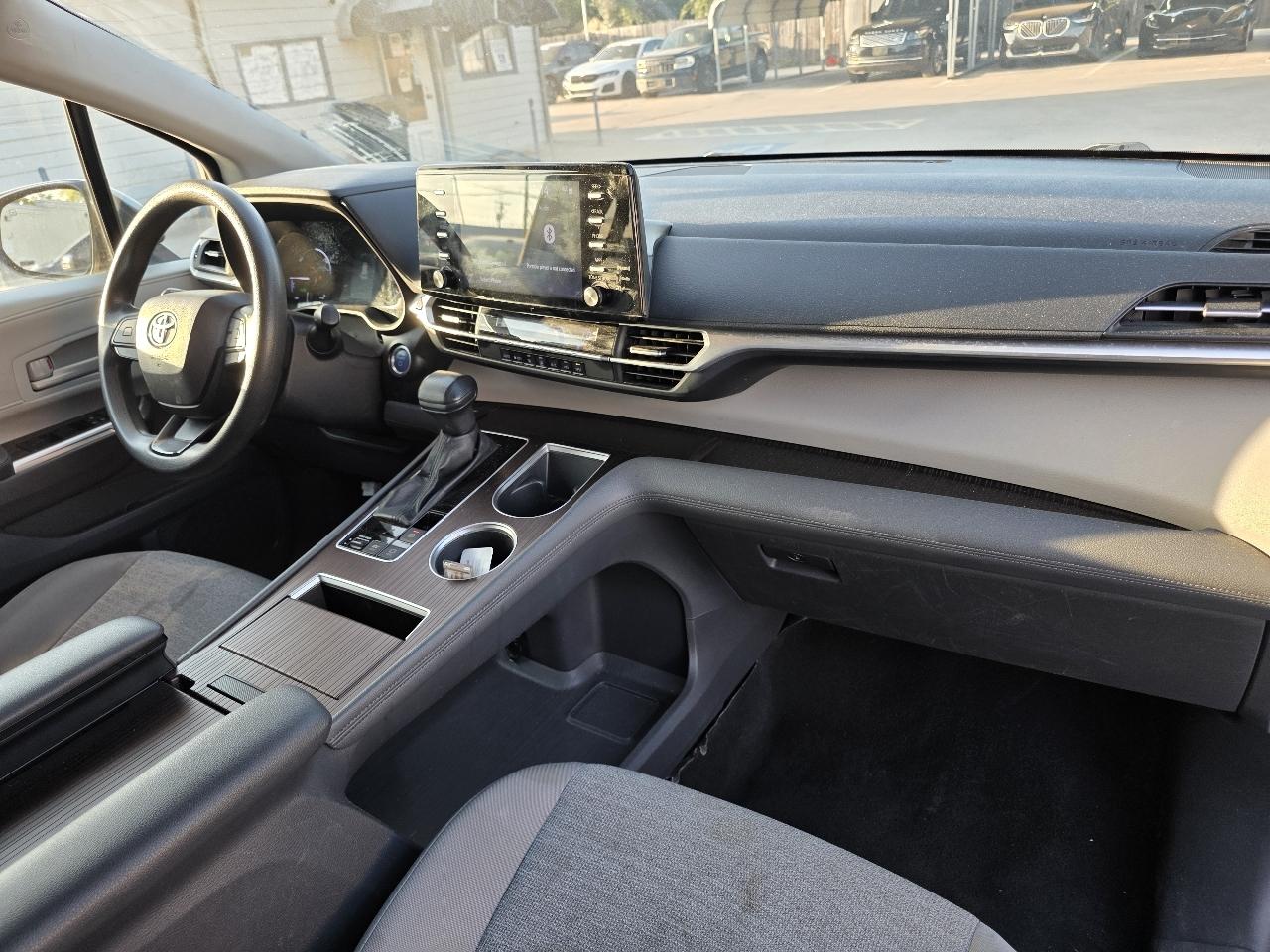 Toyota Sienna LE 8-Passenger 2024
