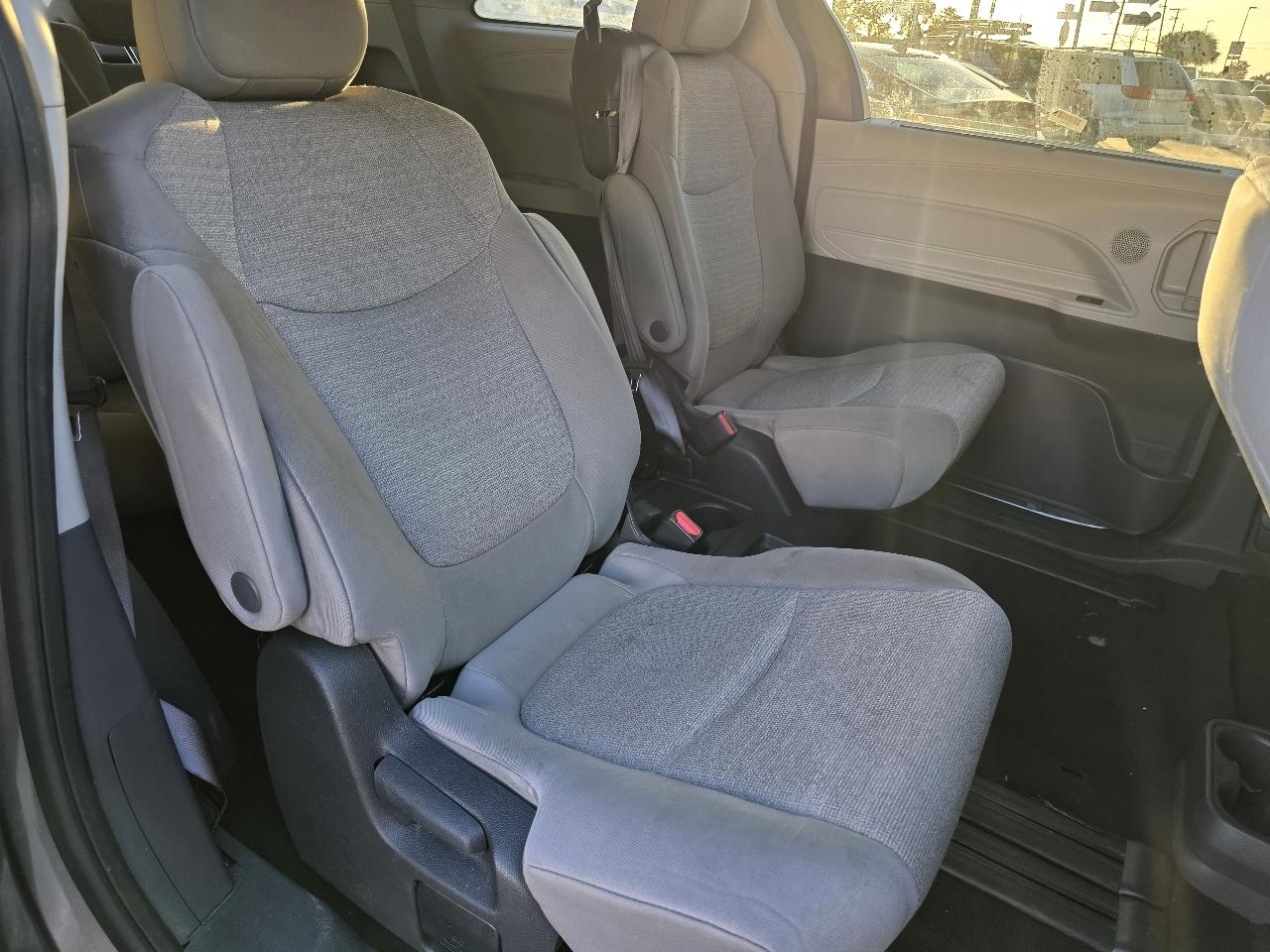 Toyota Sienna LE 8-Passenger 2024
