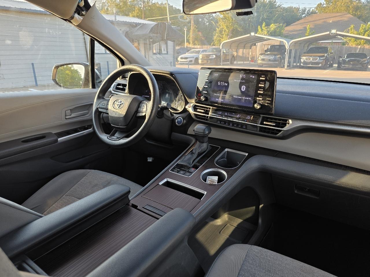 Toyota Sienna LE 8-Passenger 2024
