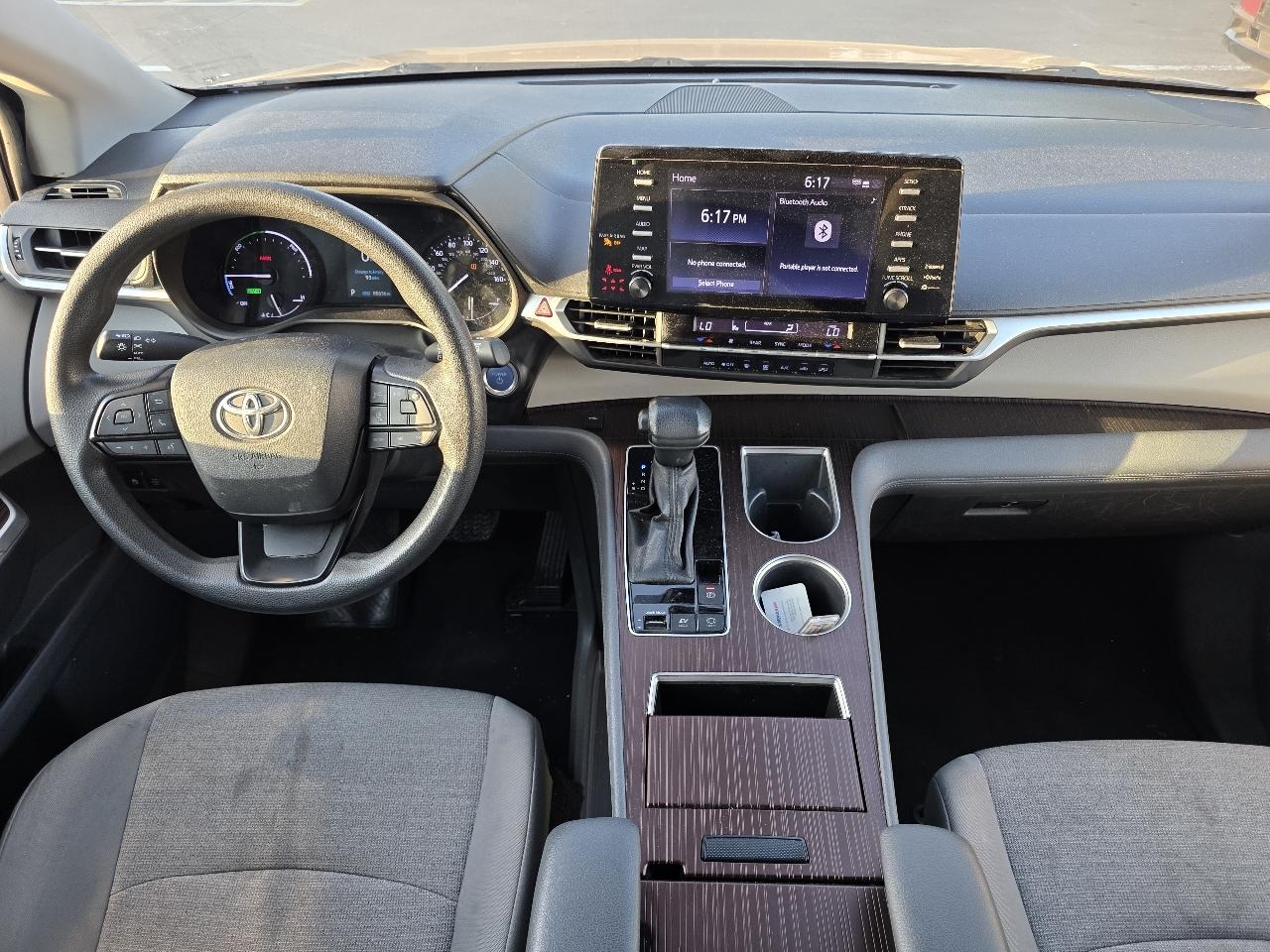 Toyota Sienna LE 8-Passenger 2024