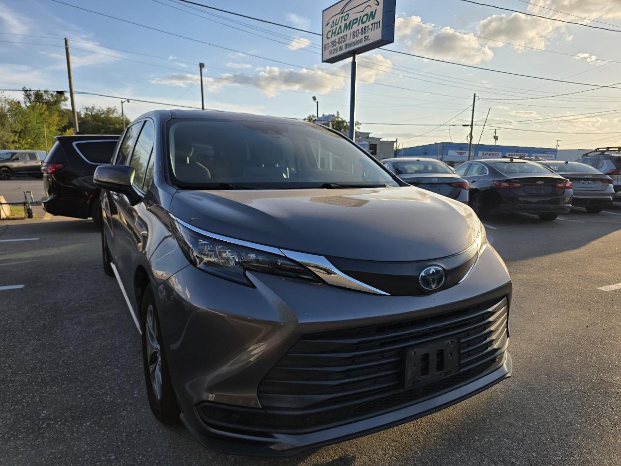 Toyota Sienna LE 8-Passenger 2024