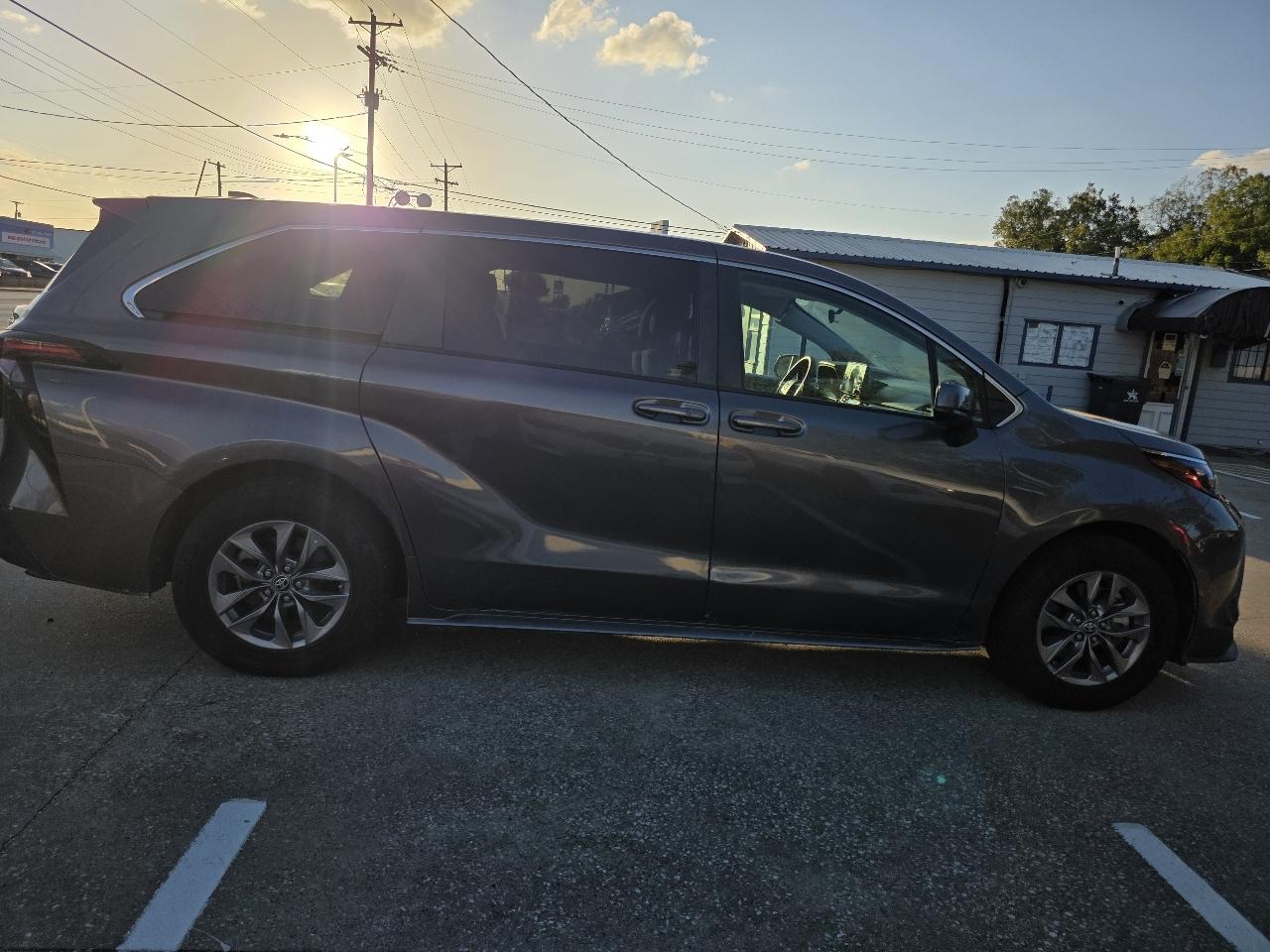 Toyota Sienna LE 8-Passenger 2024