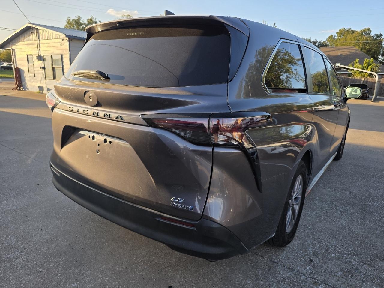 Toyota Sienna LE 8-Passenger 2024
