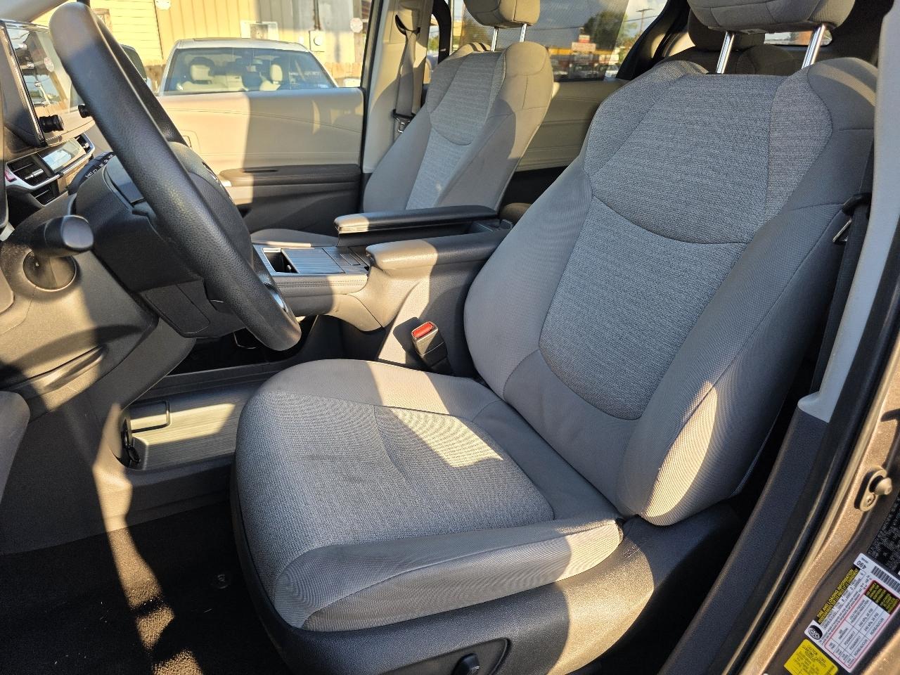 Toyota Sienna LE 8-Passenger 2024