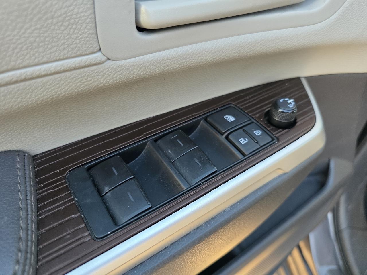 Toyota Sienna LE 8-Passenger 2024