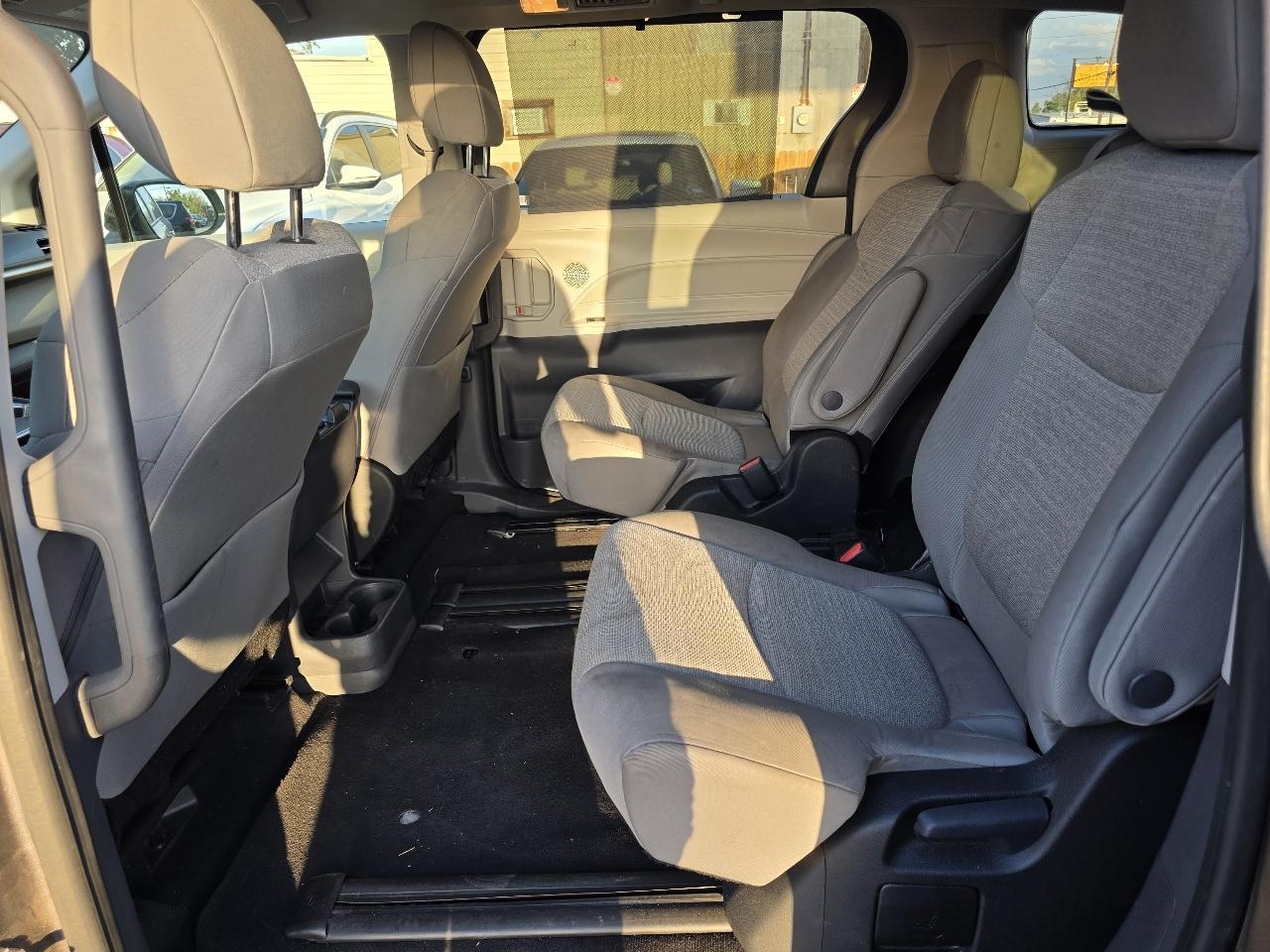 Toyota Sienna LE 8-Passenger 2024