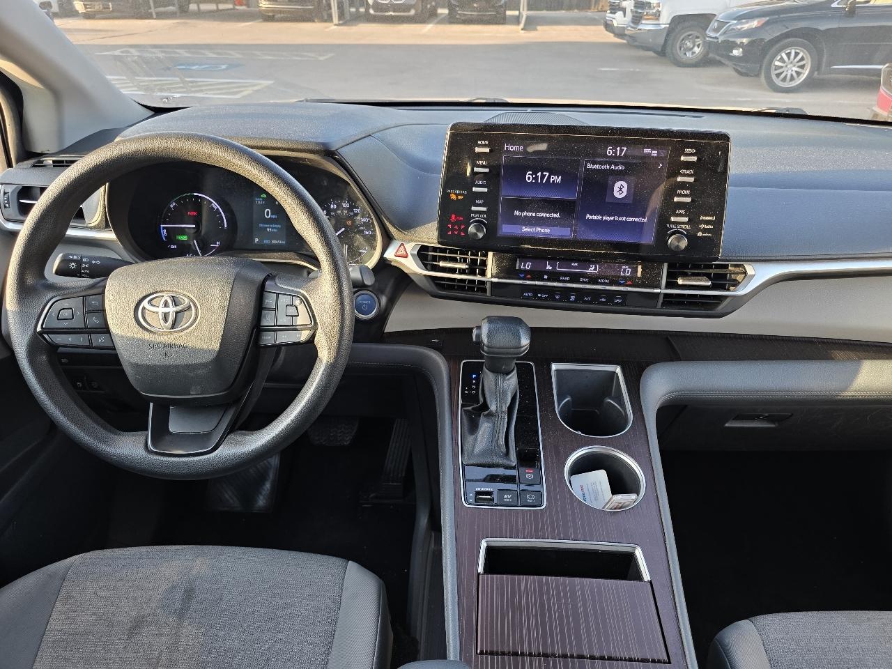 Toyota Sienna LE 8-Passenger 2024