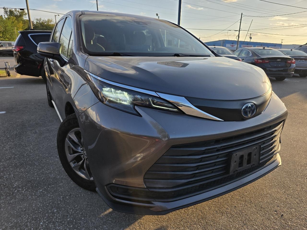 Toyota Sienna LE 8-Passenger 2024