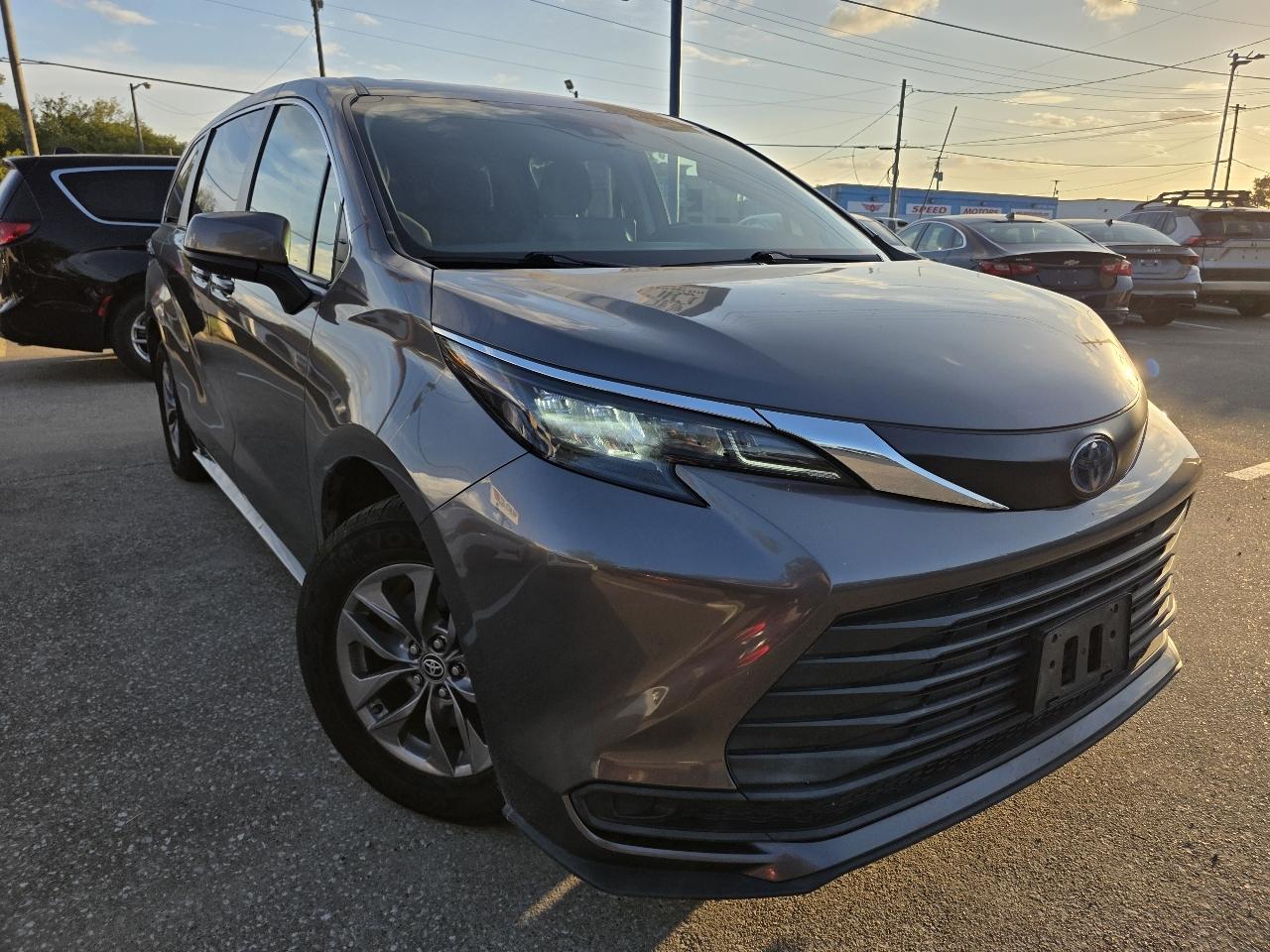 Toyota Sienna LE 8-Passenger 2024