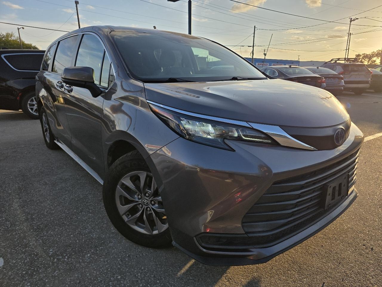 Toyota Sienna LE 8-Passenger 2024