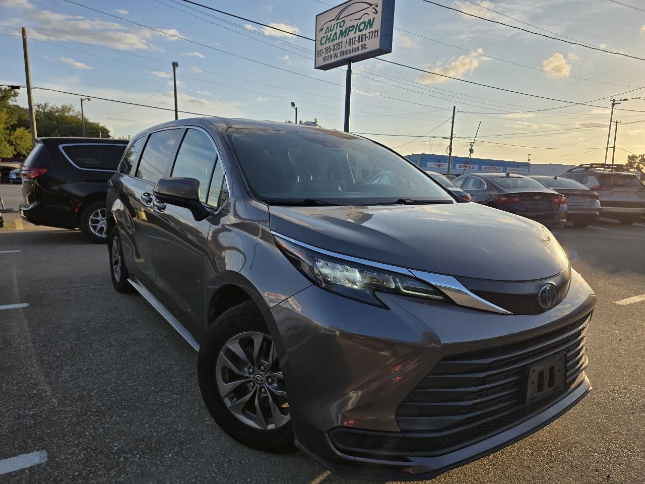 Toyota Sienna LE 8-Passenger 2024