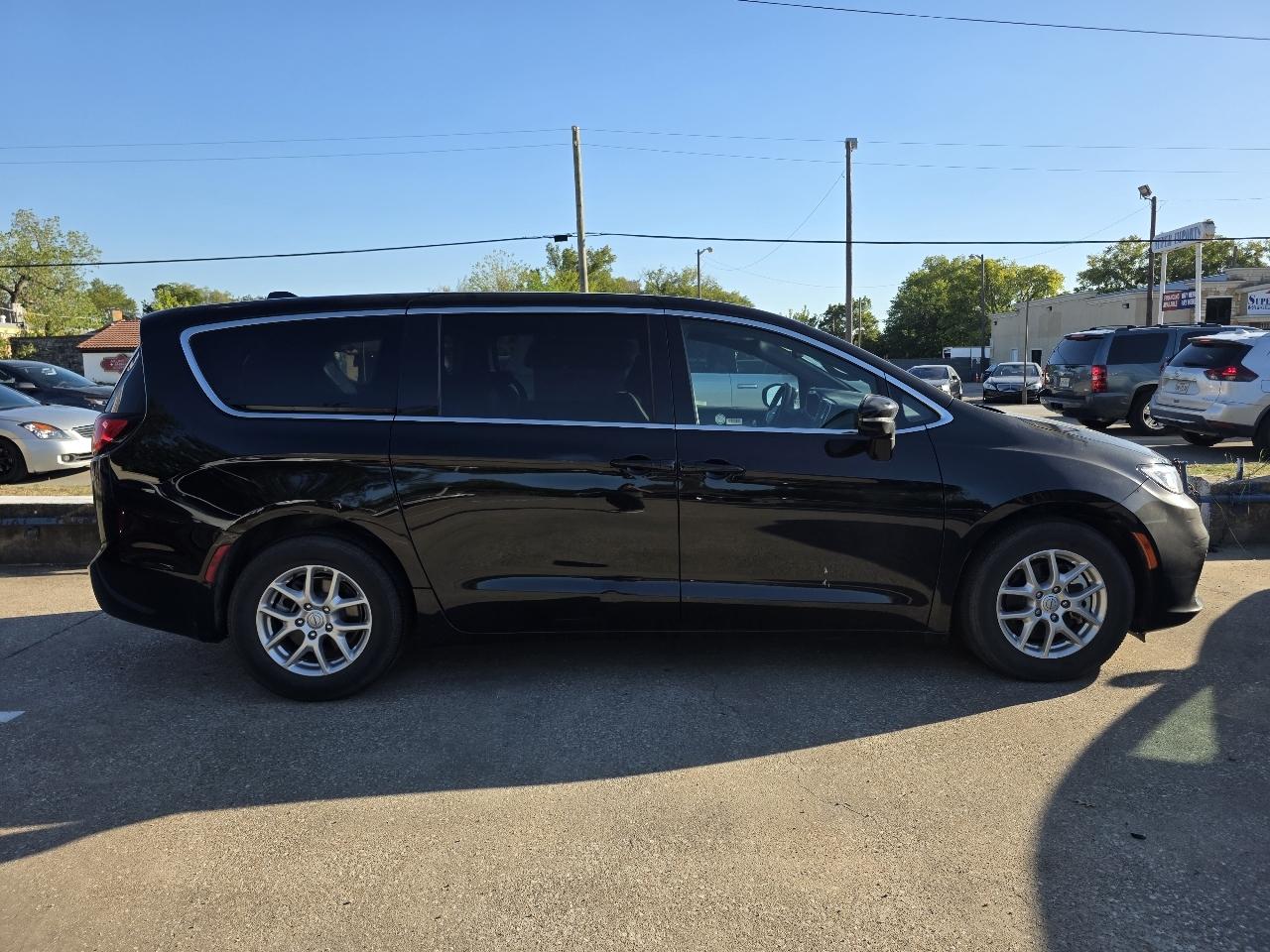 Chrysler Pacifica photo 4