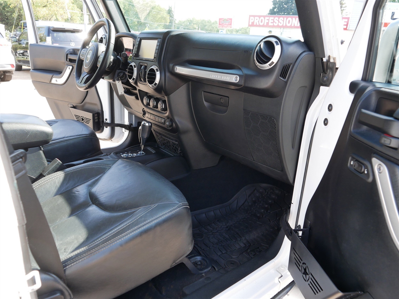 Jeep Wrangler Sahara Unlimited 2015 Jeep Wrangler Sahara Unlimited 2015