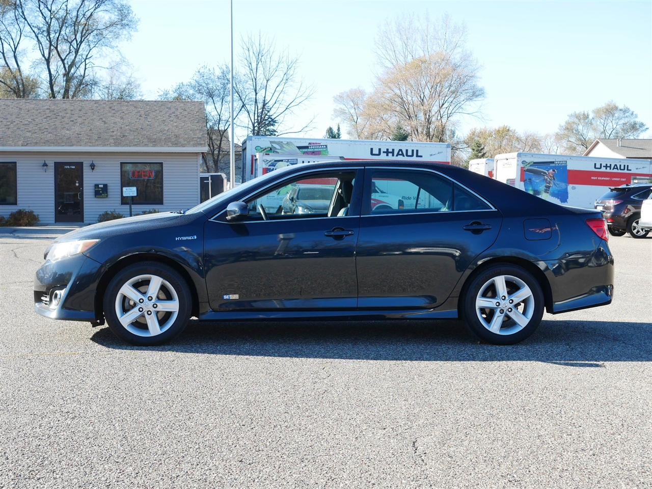 2014 Toyota Camry Hybrid LE photo 3