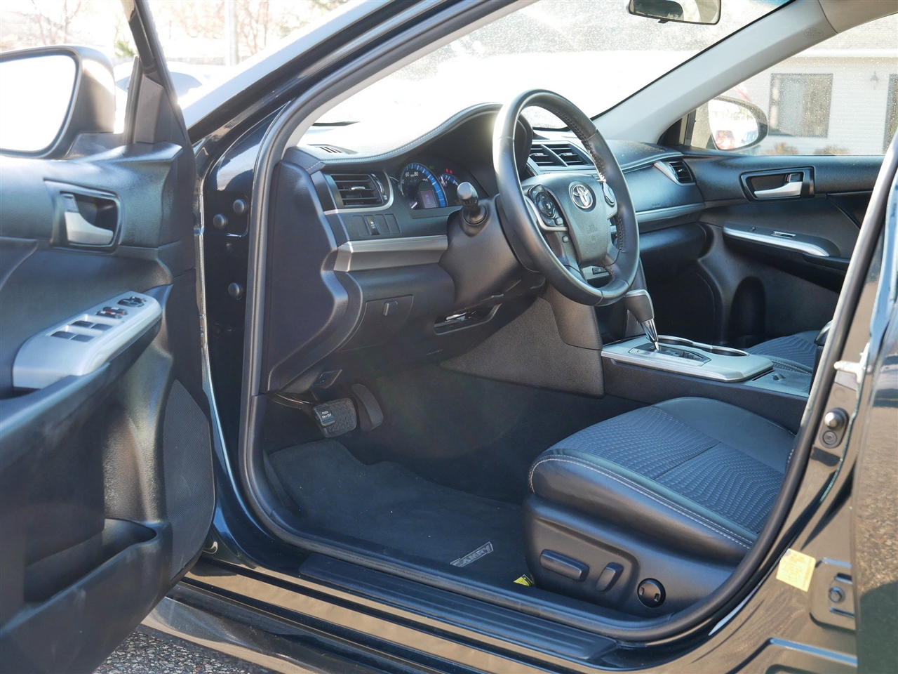 Toyota Camry Hybrid 4dr Sdn SE (Natl) 2014