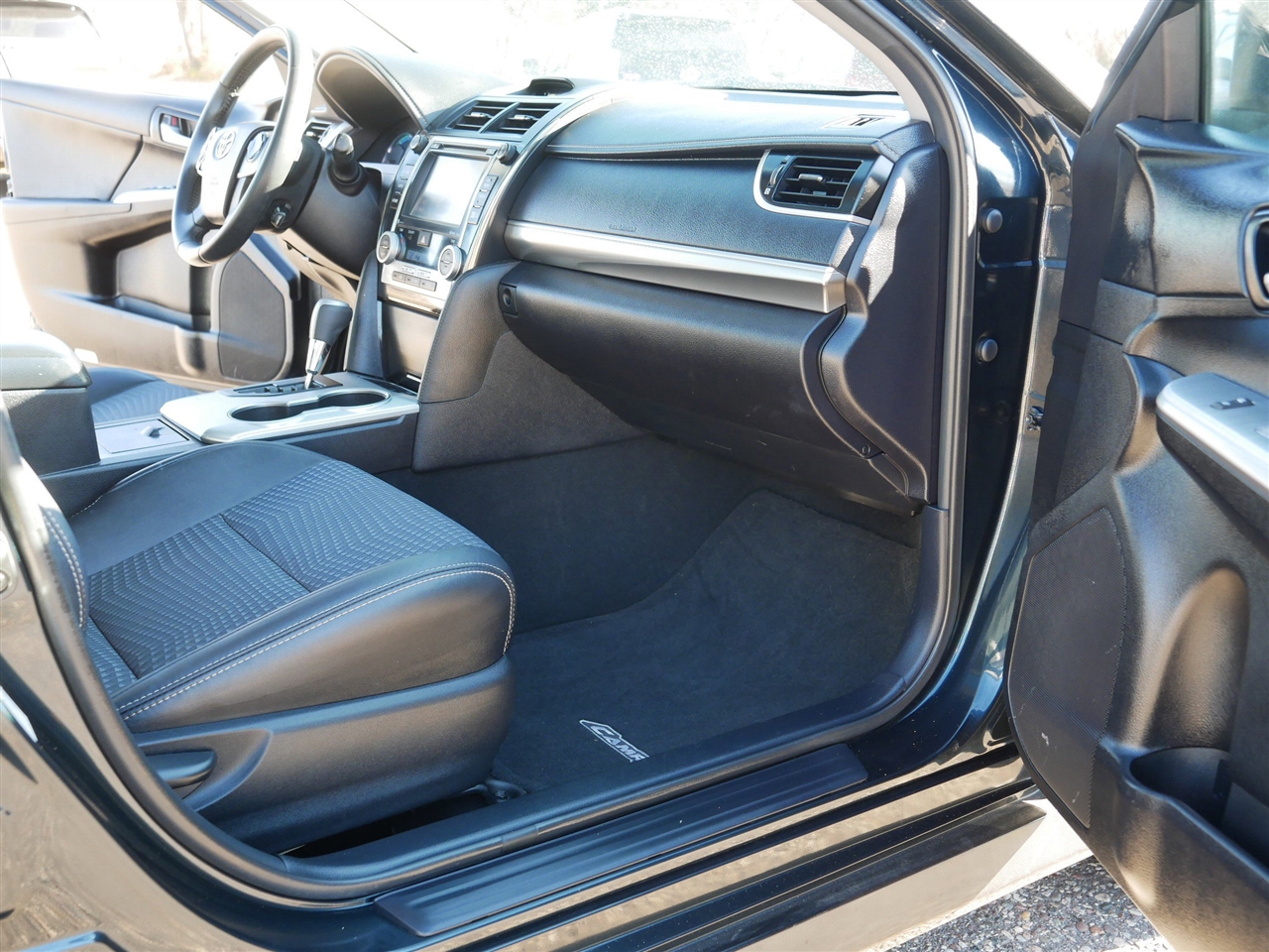 Toyota Camry Hybrid 4dr Sdn SE (Natl) 2014