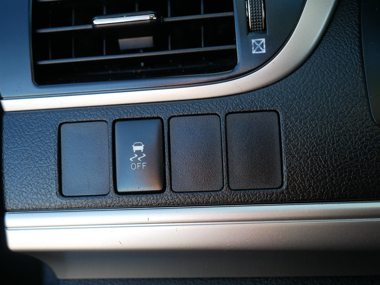 Toyota Camry Hybrid 4dr Sdn SE (Natl) 2014