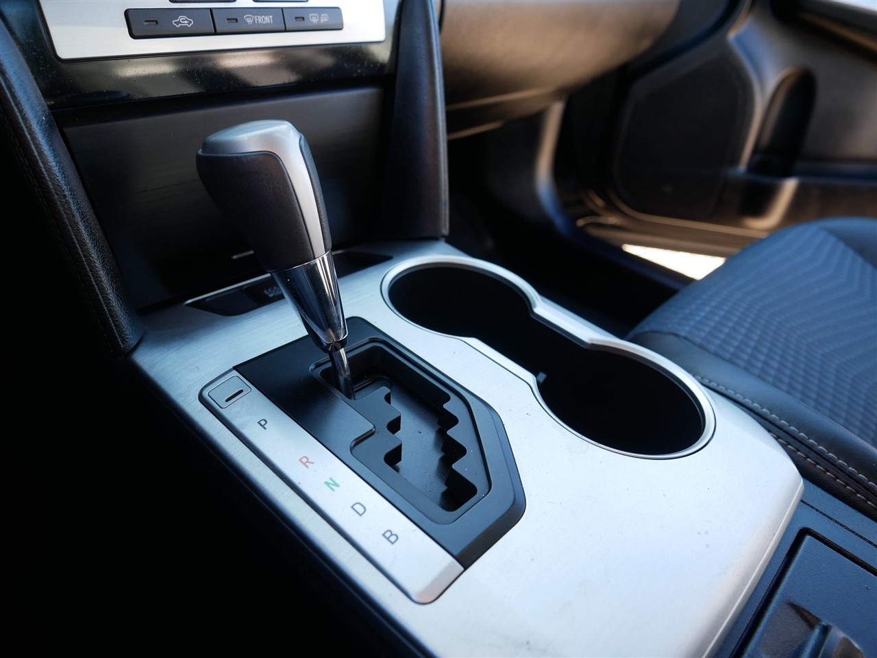 Toyota Camry Hybrid 4dr Sdn SE (Natl) 2014