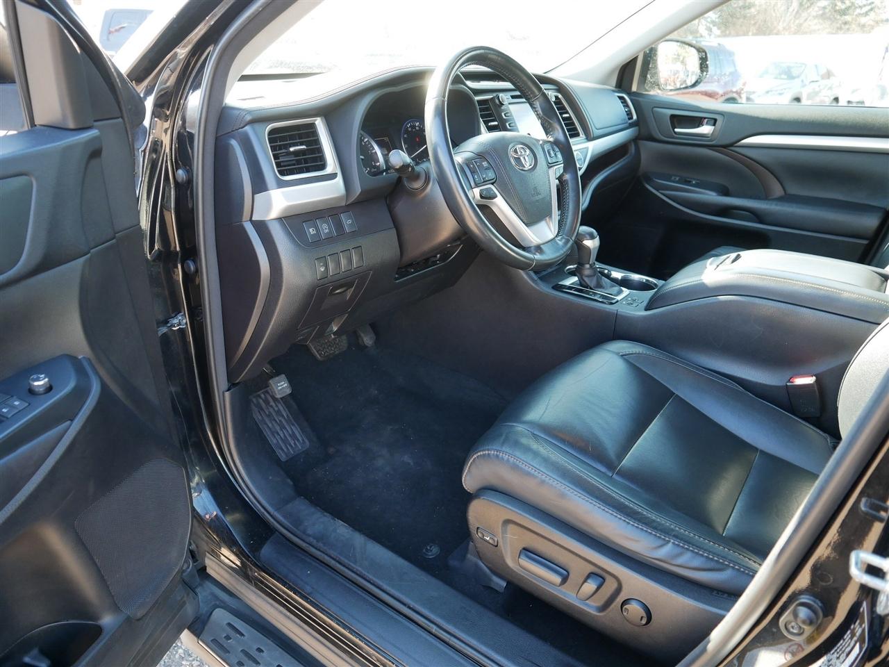 Toyota Highlander XLE AWD V6 2017