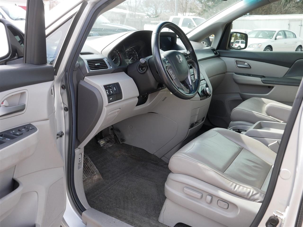 Honda Odyssey EX-L AT with RES 2012