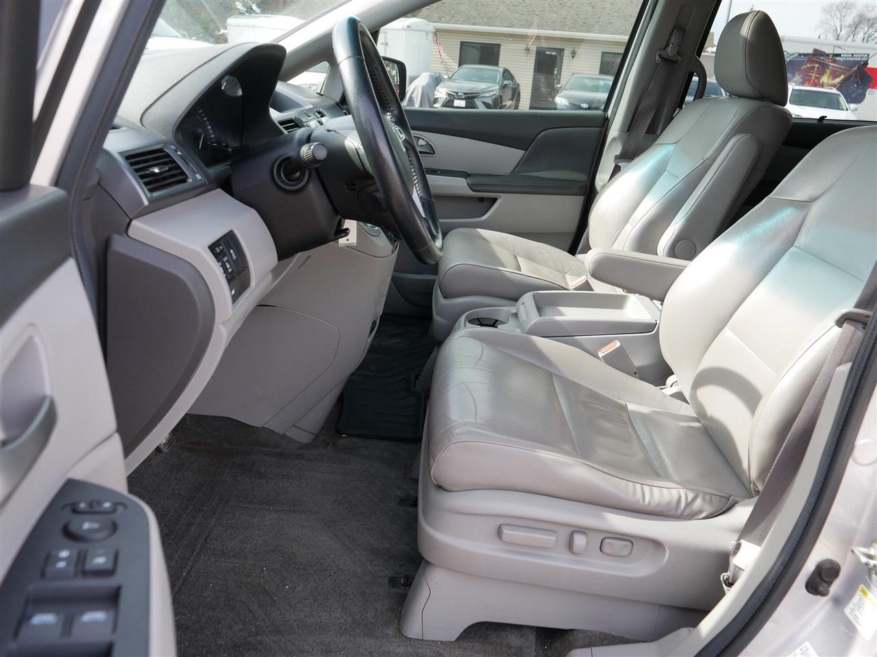 Honda Odyssey EX-L AT with RES 2012