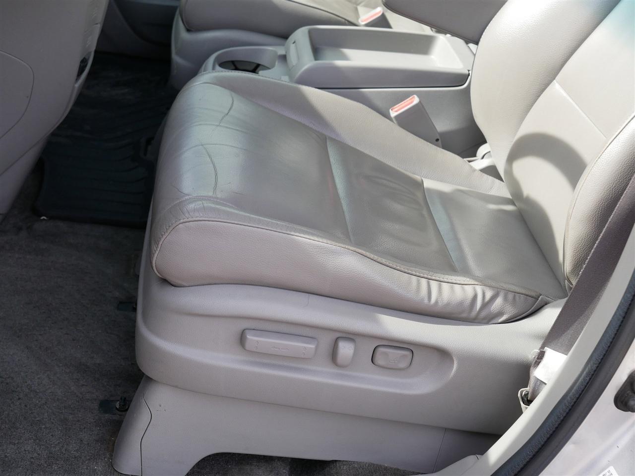 Honda Odyssey EX-L AT with RES 2012