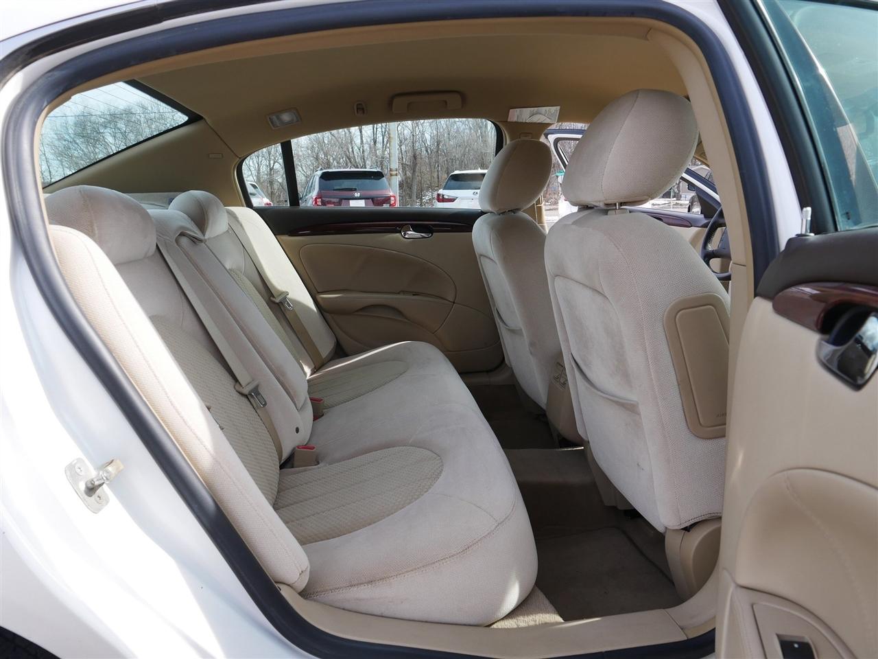 Buick Lucerne CX 2010