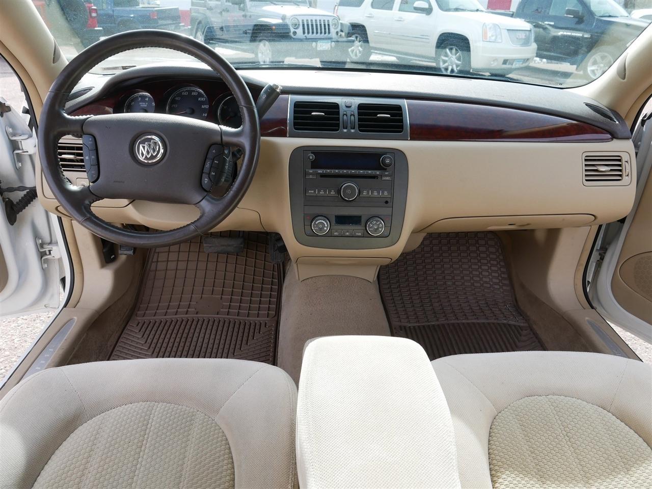 Buick Lucerne CX 2010