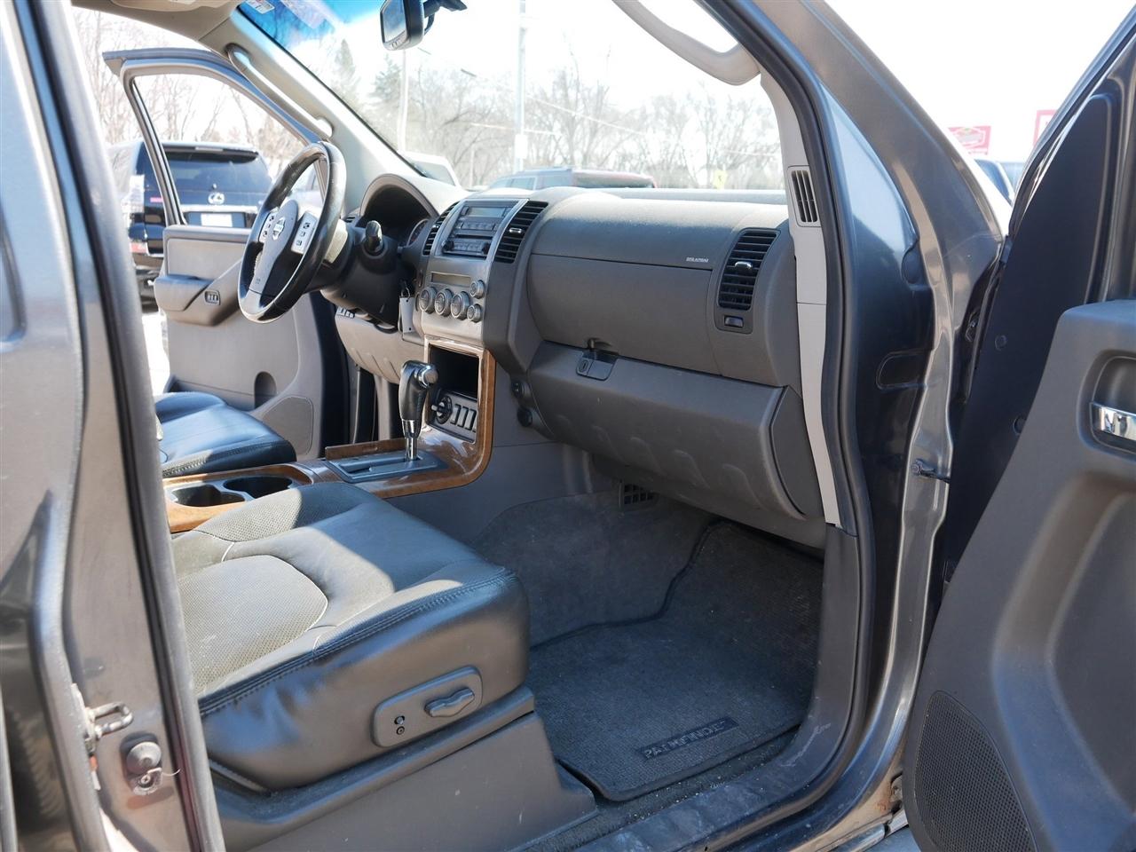 Nissan Pathfinder LE 4WD 2007