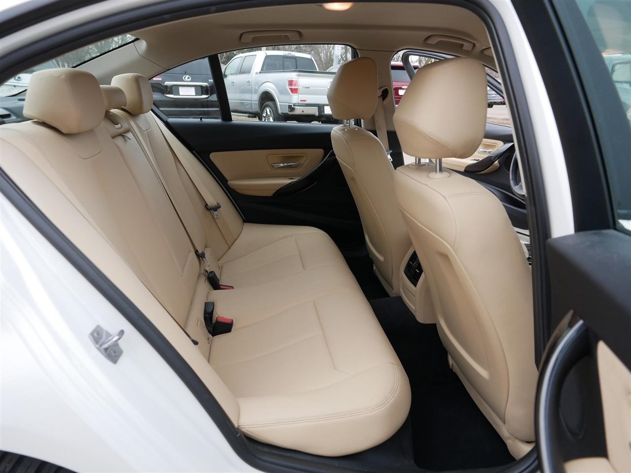 BMW 3-Series 320i xDrive Sedan 2017