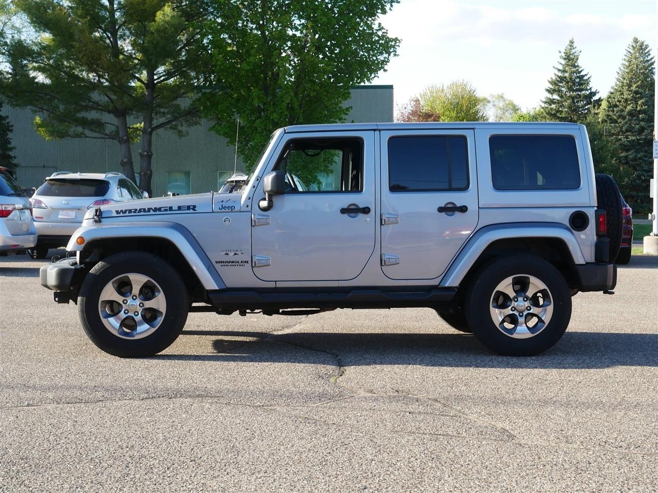 Jeep Wrangler Unlimited Sahara 4WD 2017