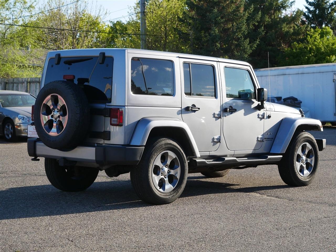 Jeep Wrangler Unlimited Sahara 4WD 2017