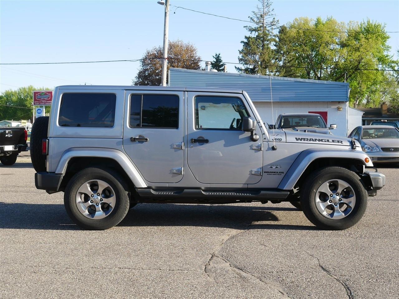 Jeep Wrangler Unlimited Sahara 4WD 2017